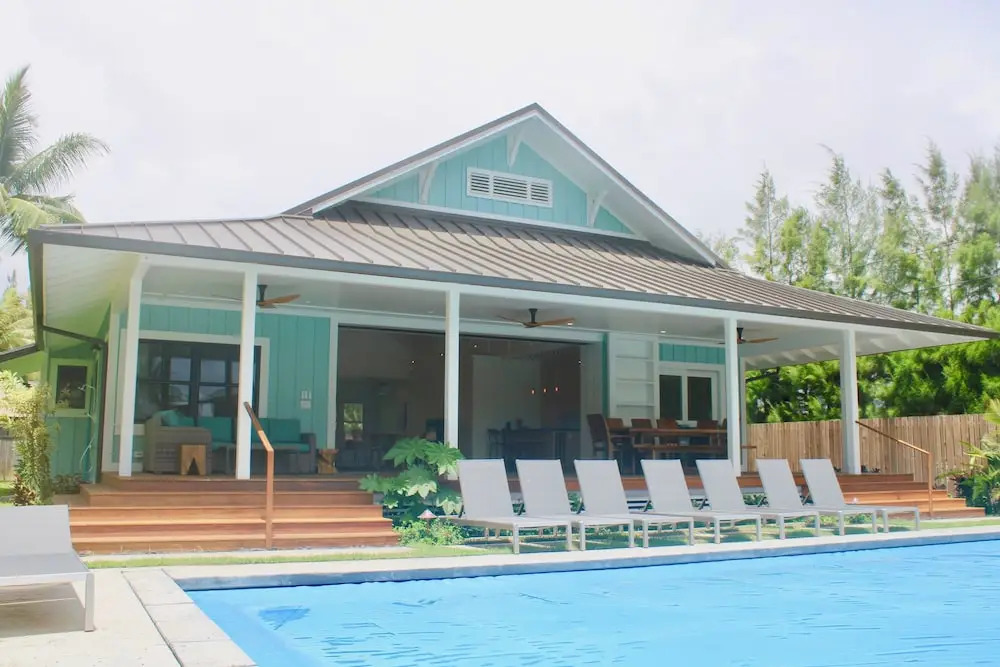 Gorgeous Renovated 1937 Plantation Style Beach House 50 Steps to the Center of the Beach home