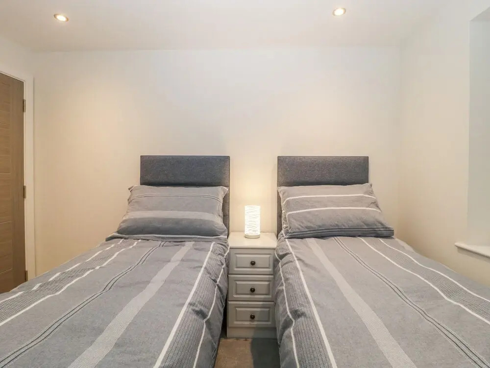 Flat 2, 38 Preston Road