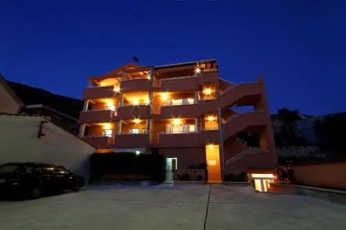 Apartments Fjondra