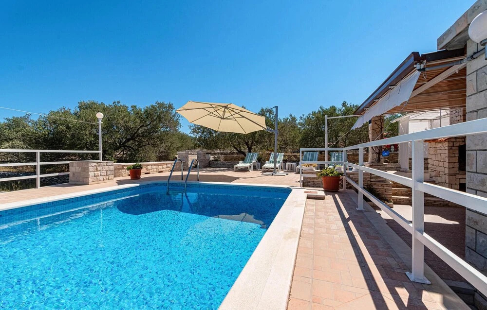 Awesome Home in Vela Luka With Wifi and 2 Bedrooms