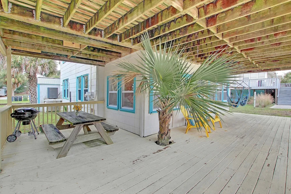New Listing! Boogie Down & Surfs Up: 2-unit 4 Bedroom Duplex