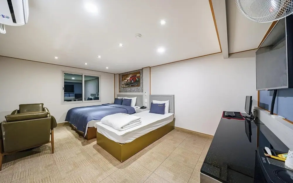 Hound Hotel Gimhae Samgye