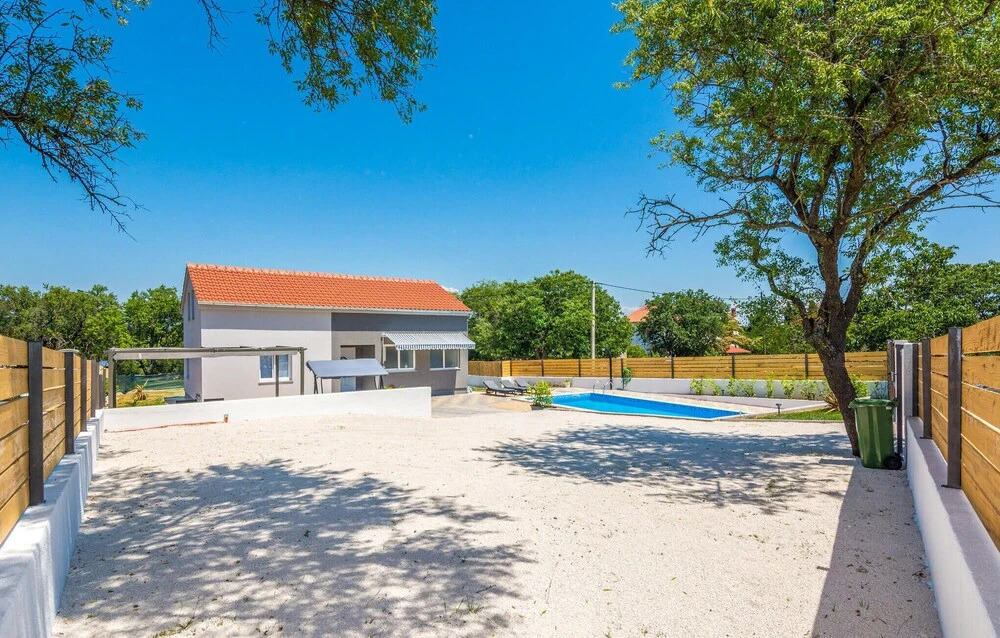 Lovely Home In Donje Rastane