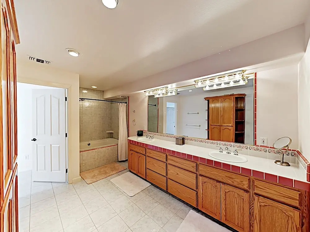 11750 Atascadero - 5 Br Home