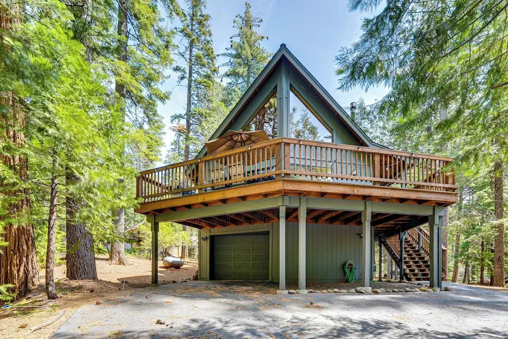 Blue Lake Mountain Retreat w/ Lake & Pool Access
