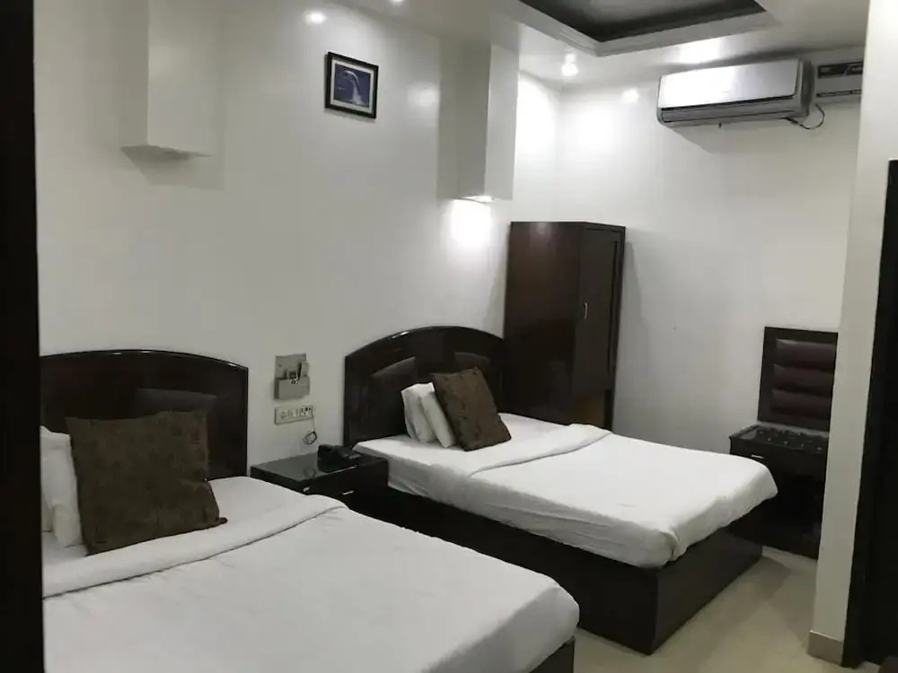 ADB Rooms Hotel Metro Plaza
