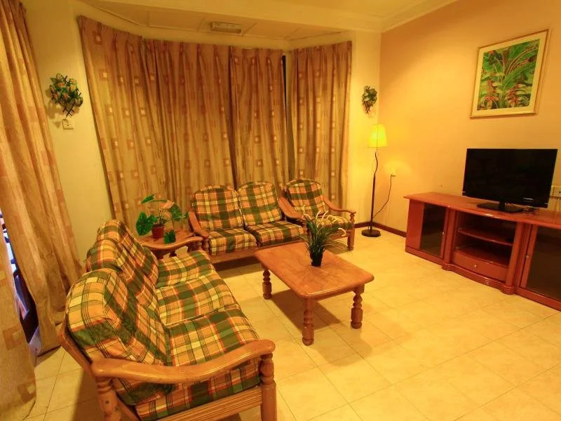 Six Villa Inn