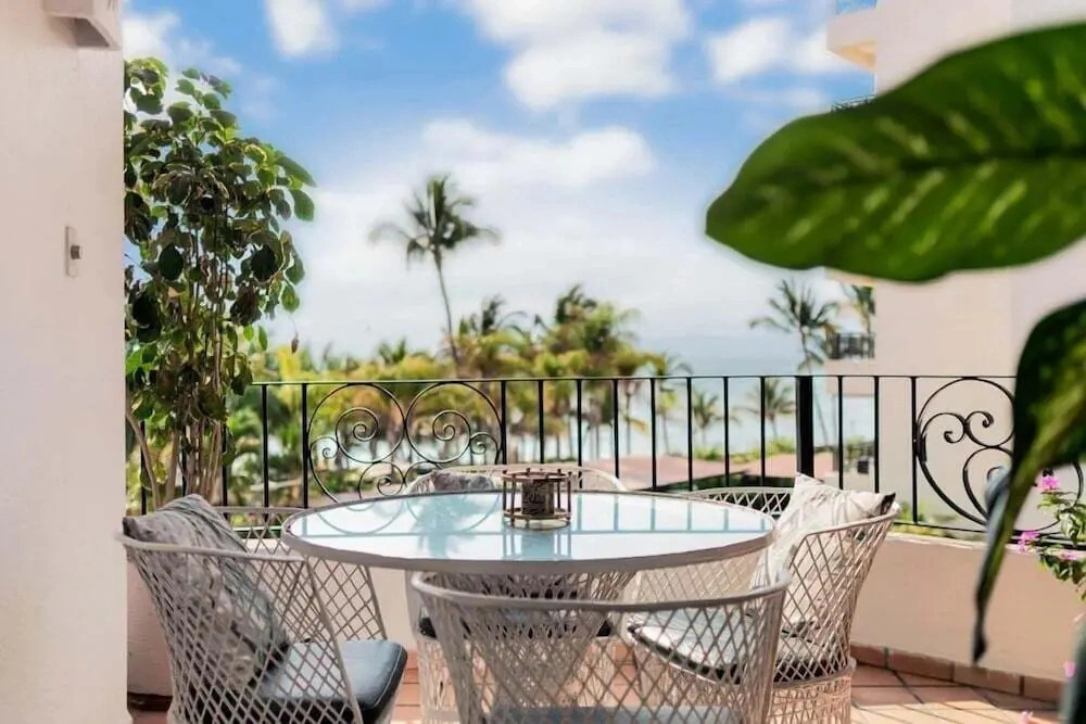 Ocean View 2Br Condo-balcony-beach-pool - 303