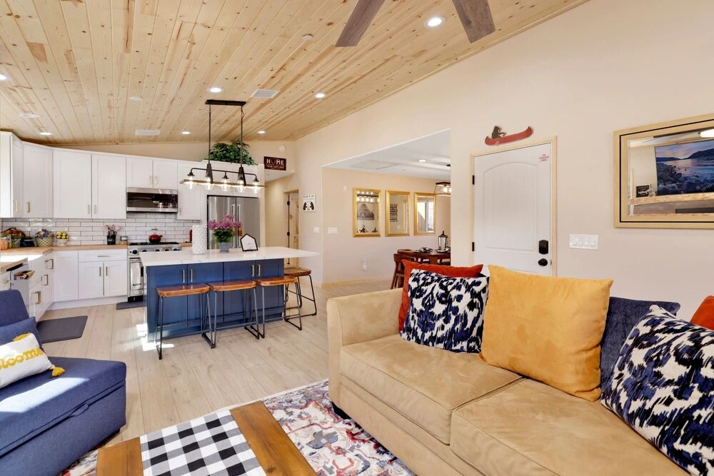 2088-cloud On Villa Grove 3 Bedroom Home by Redawning