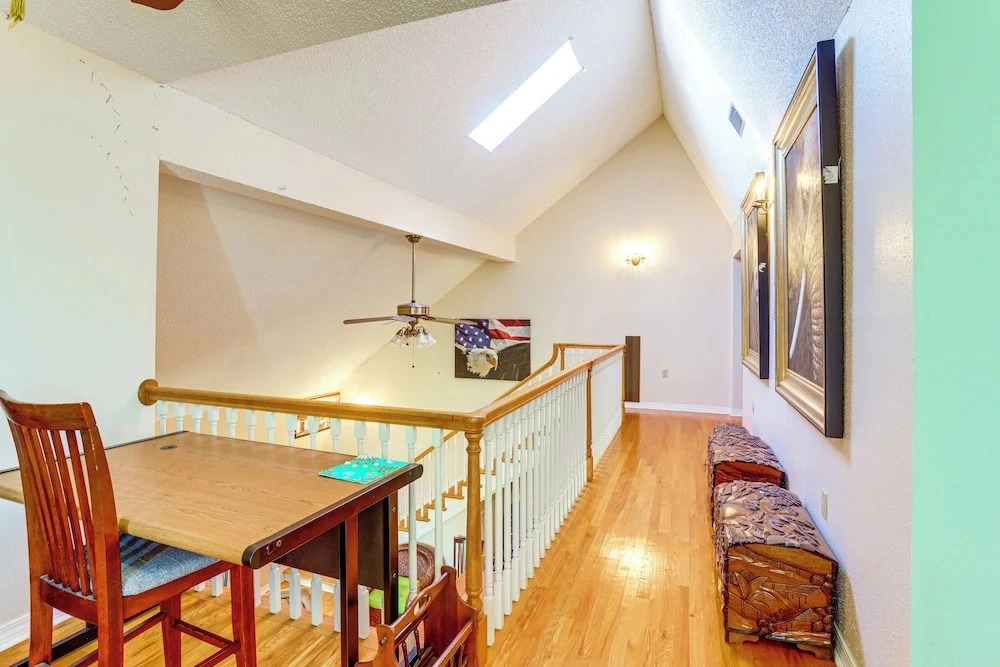 5 Mi to French Quarter: Central Nola Home w/ Decks