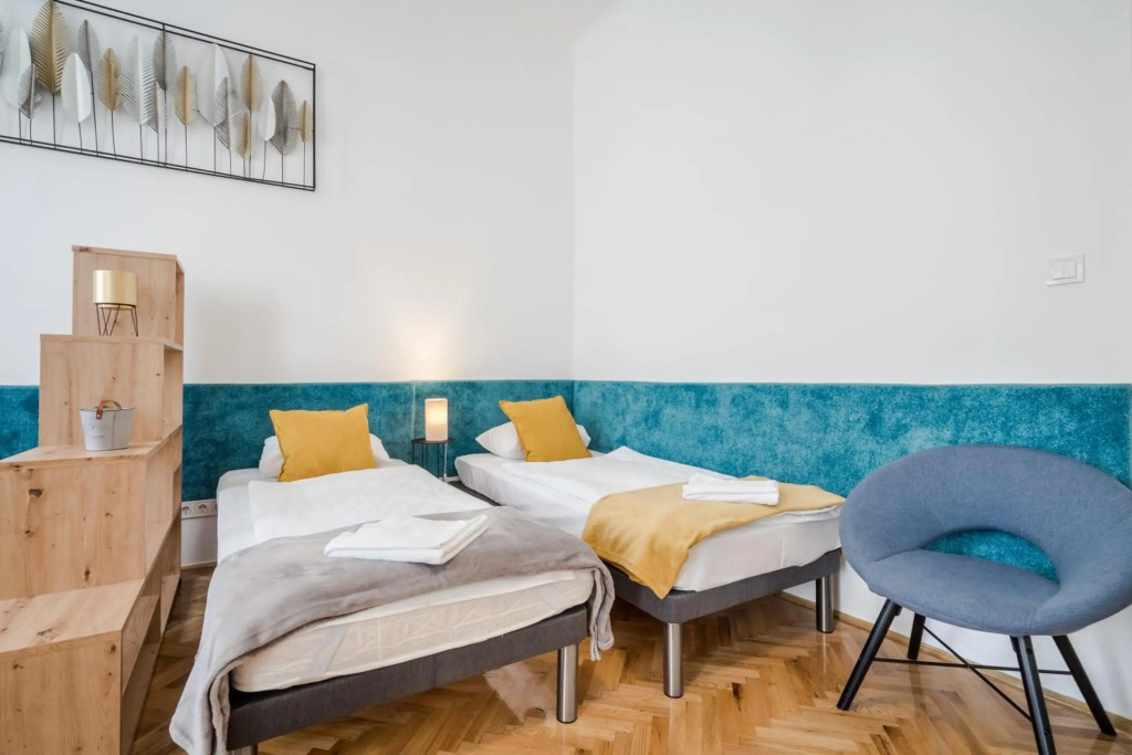 BpR Stylish VAGA BOND Apartment with AC