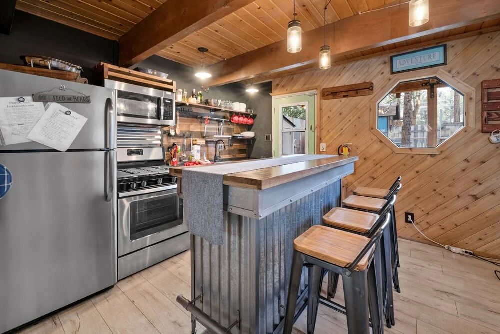 Leaf It All Bepine Cabin - 2br/1.5ba/luxurious Feeling/close To Snow Play/oktoberfest/smart Tvs/wifi 2 Bedroom Home