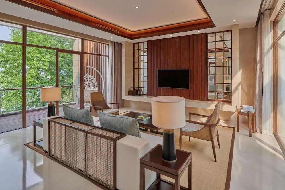 Lushan West Sea Resort, Curio Collection by Hilton
