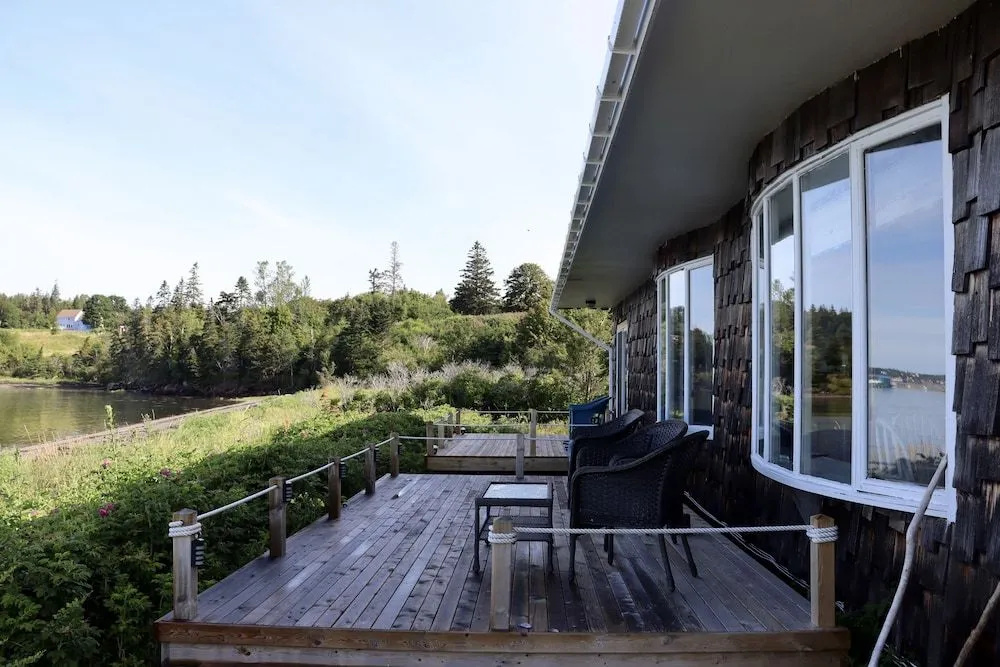 Friars Bay Inn & Cottages