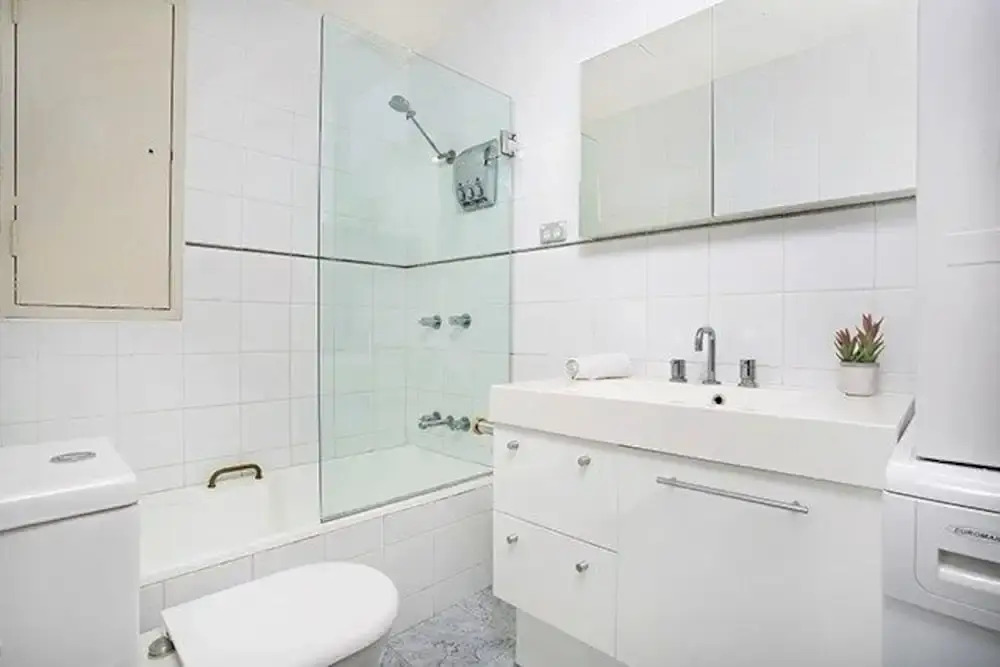 The Apartment Service CL405
