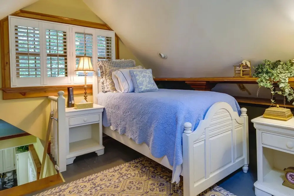 Romantic Cottage in Washington Historic District