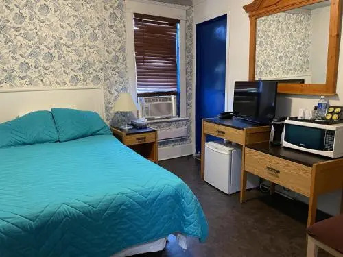 Dinosaur Hotel & Sams Kitchen