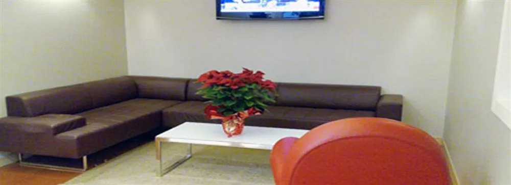 Hotel 77