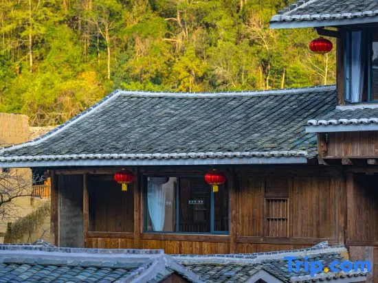 Yongding Earth Building Duilu · Shengheng Building World Heritage Home Stay