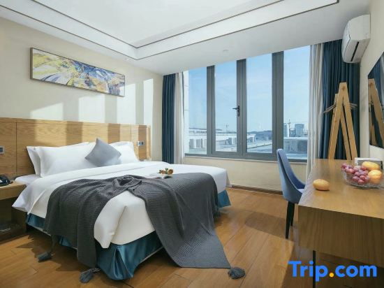 Sanya Yicheng Hotel (Jiefang Road Pedestrian Street)