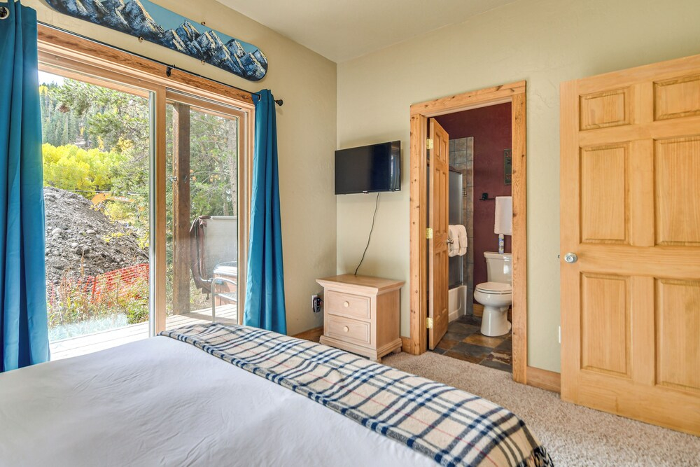 Mountainside Winter Park Ski Home w/ Hot Tub