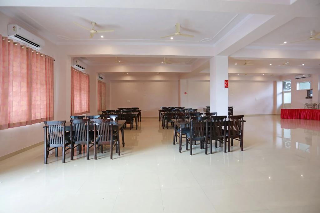 OYO 8425 Hotel Shiv Palace