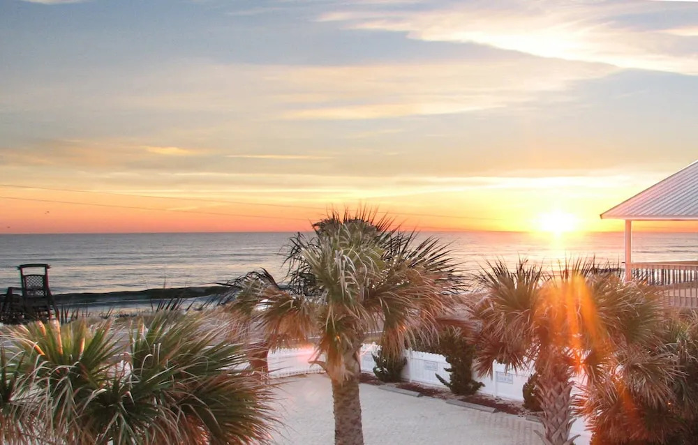 Island Cottage Oceanfront Inn & Spa