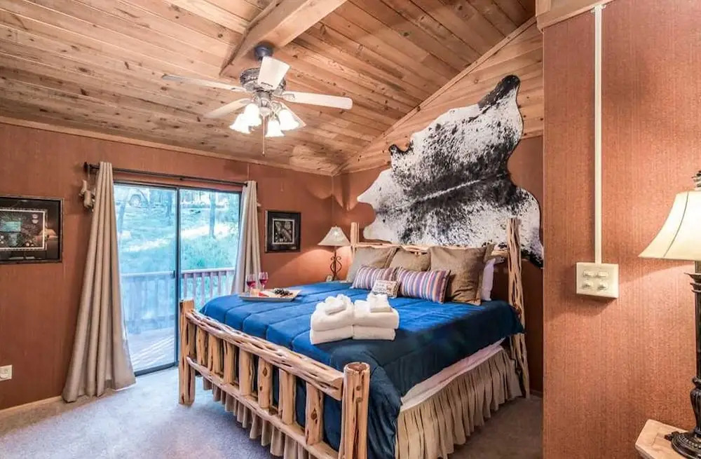 The Breathe Inn - Two Bedroom Cabin with Hot Tub