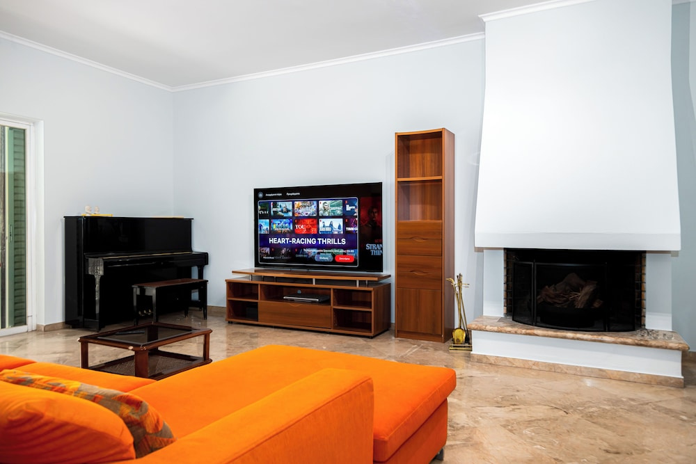 Spacious 144sqm flat near Mount Ymittos