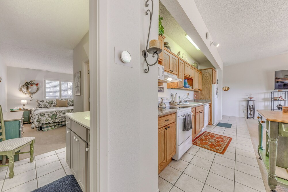 Alto Townhome w/ Deck Near Ski Apache!