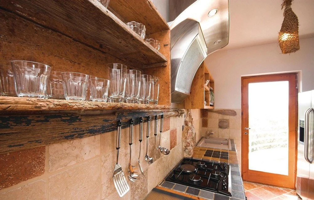 Awesome Home in Zaboric With 5 Bedrooms and Internet