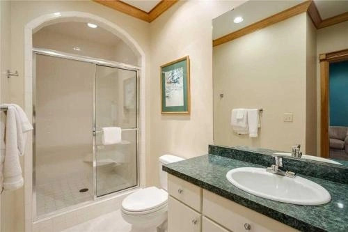 West Condominiums - W3502