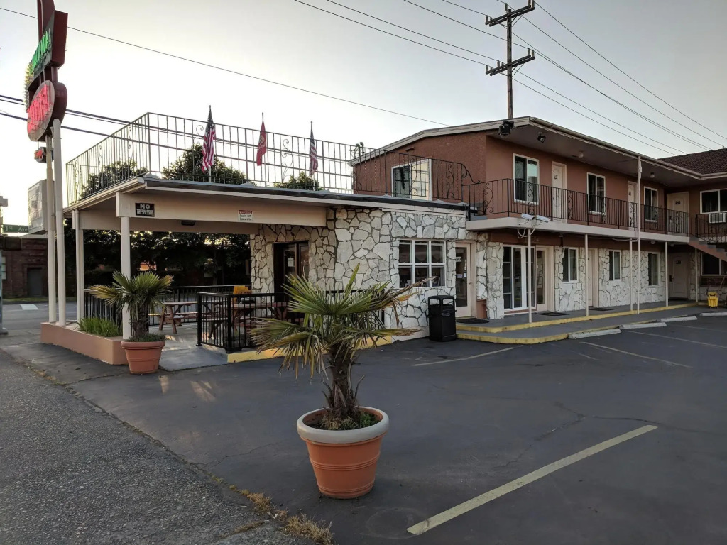 La Hacienda Motel