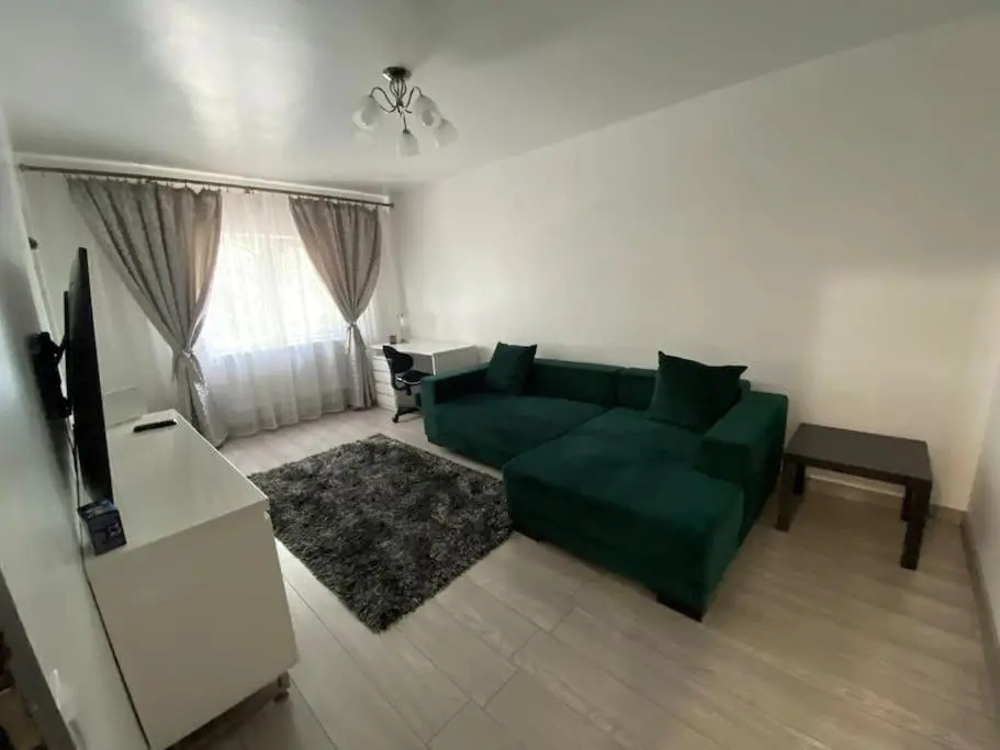 Lovely 1 bedroom cando with free parking.