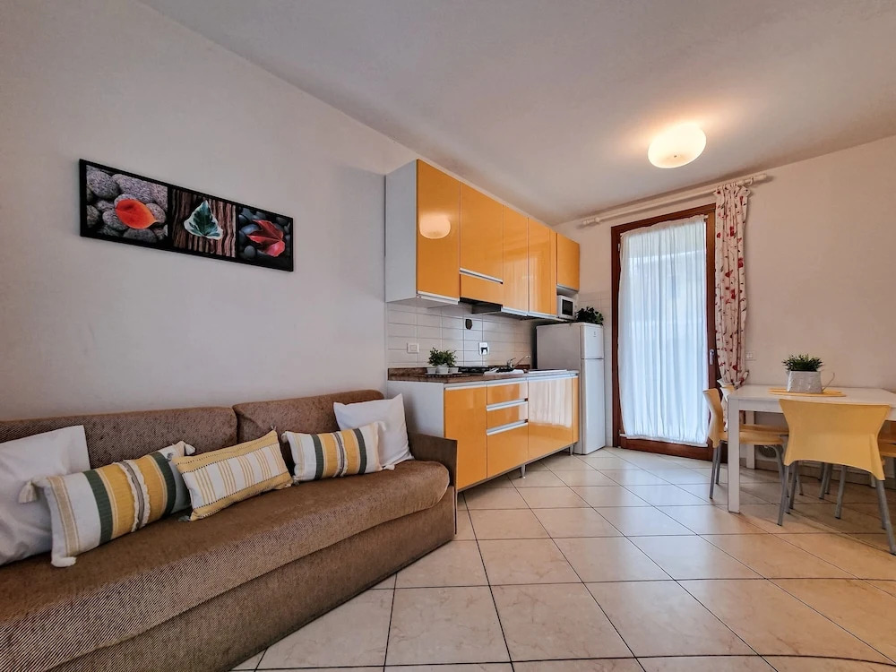 Bright Apartment With Private Garden