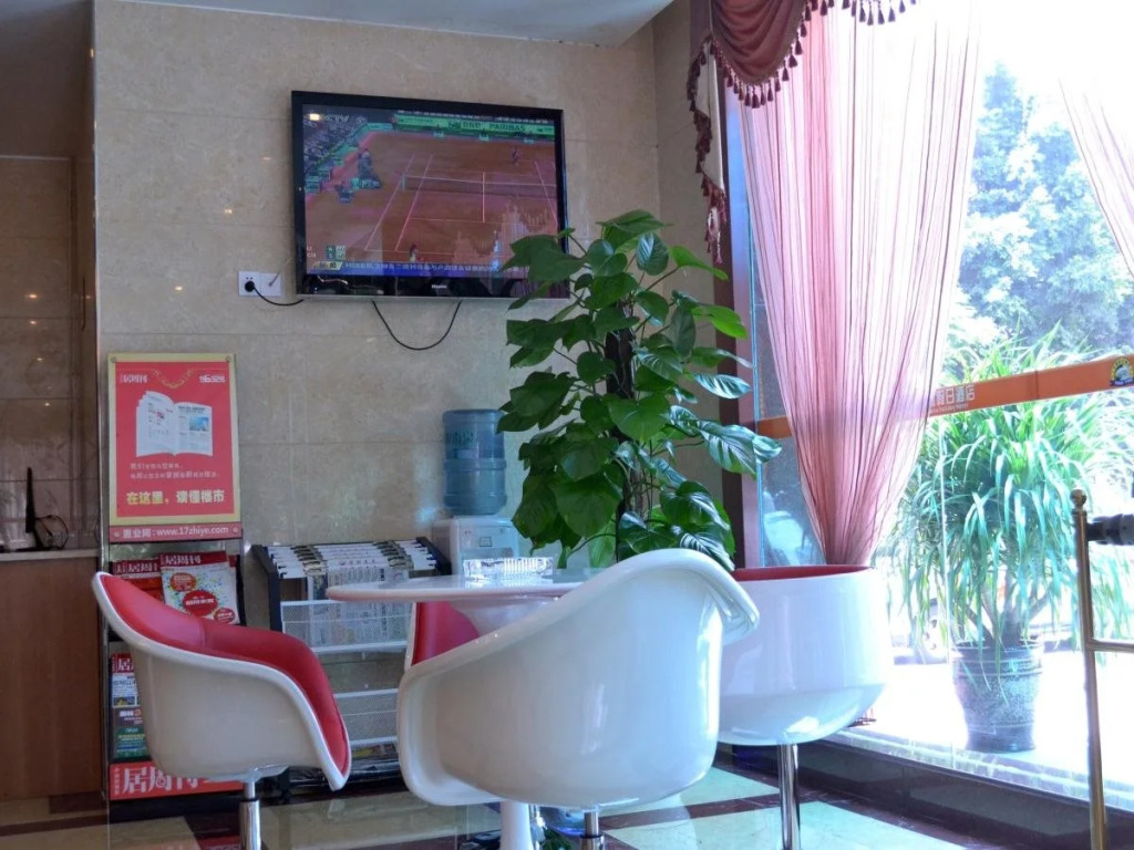 Hawks Holiday Hotel