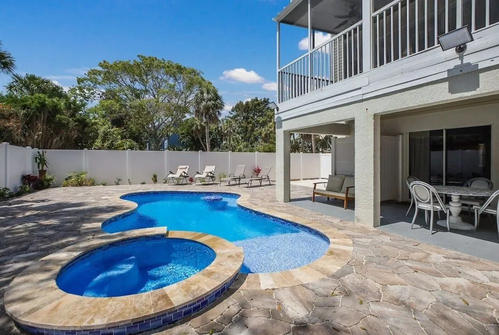 Dolphin Resort 3 Bedroom Home by RedAwning