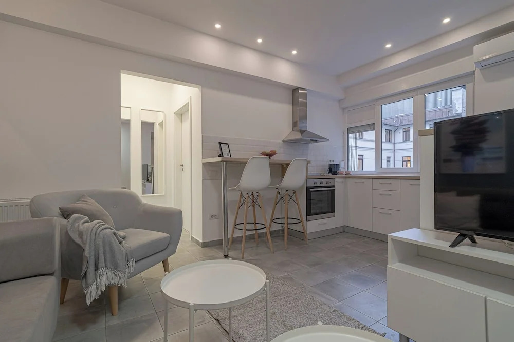 Central 4BR Flat - 2 Units Combined with Balconies, Near Cismigiu, 2 Kitchens & 2 Baths