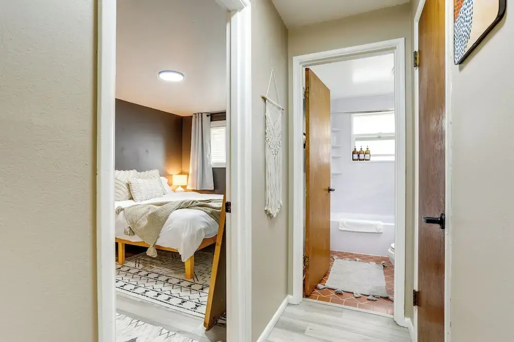 Seattle Scandi-boho Gem: Walk to Waterfront!