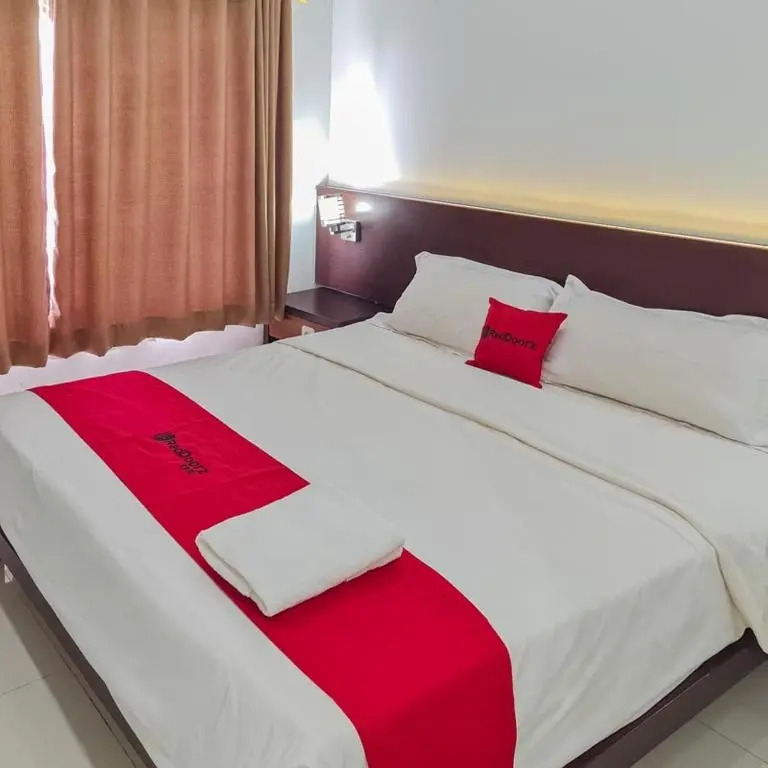 RedDoorz Plus at Hotel Royal Palangka Raya