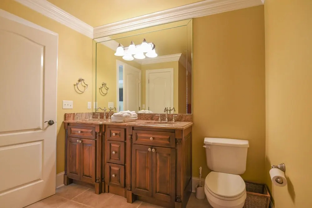 Large Home On Private Peninsula With Hot Tub + Sauna! 4 Bedroom Home