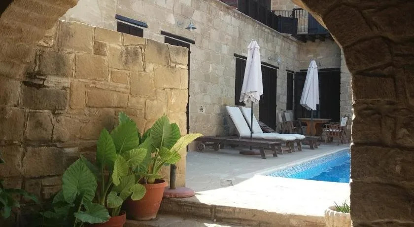 Vrakas House