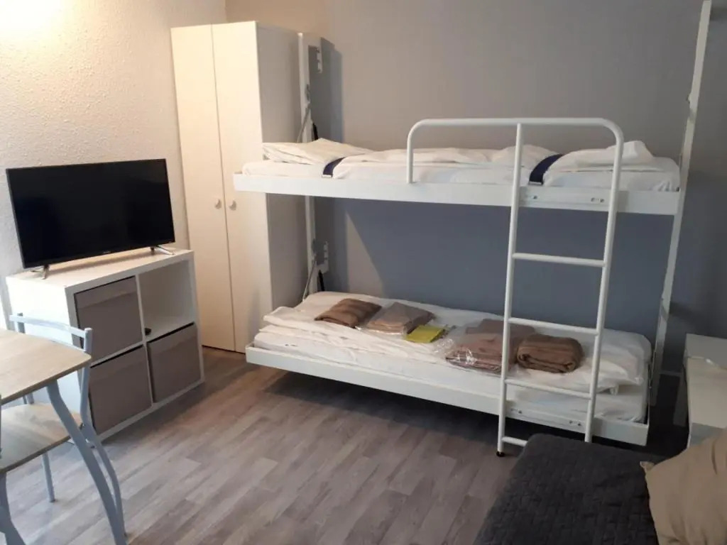 Studio 2 + 2 dans résidence avec piscine