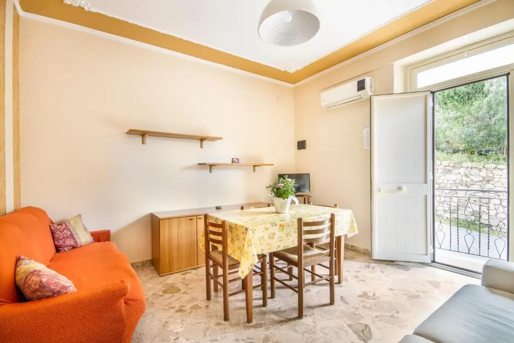 Casa Vacanza Paradise vicino Cefalù con servizio di piscina a 3 chilometri