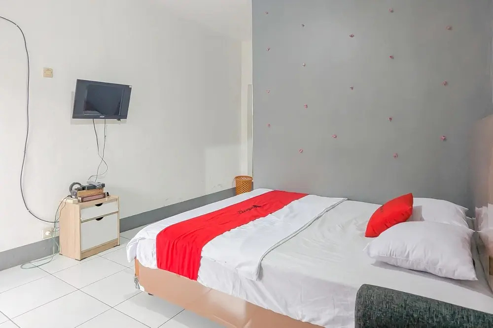 RedDoorz Resort at Ciater 3