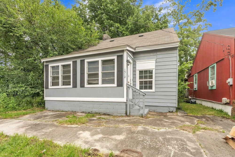 Cozy Charming Two-story Home Great For Long Stays 3 Bedroom Home by RedAwning