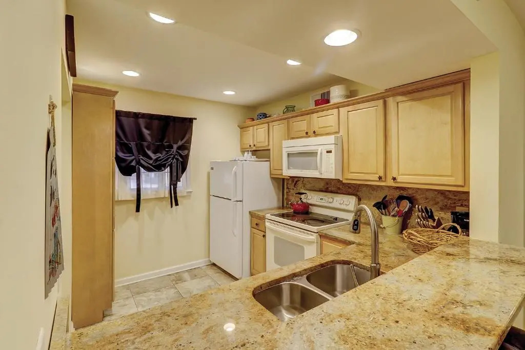 105 Beckenham 2 BR Port Royal Beach