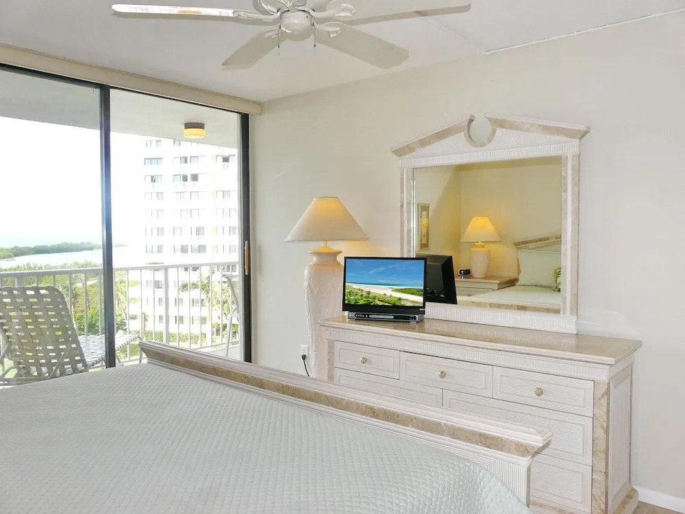 Beachfront Condo With Pool/views From two Balconies