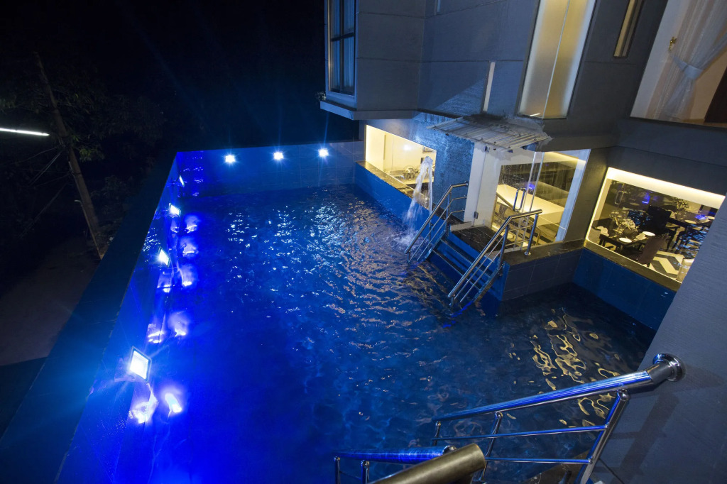 Monsoon Inn