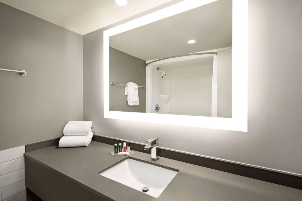 Ramada by Wyndham Cornwall